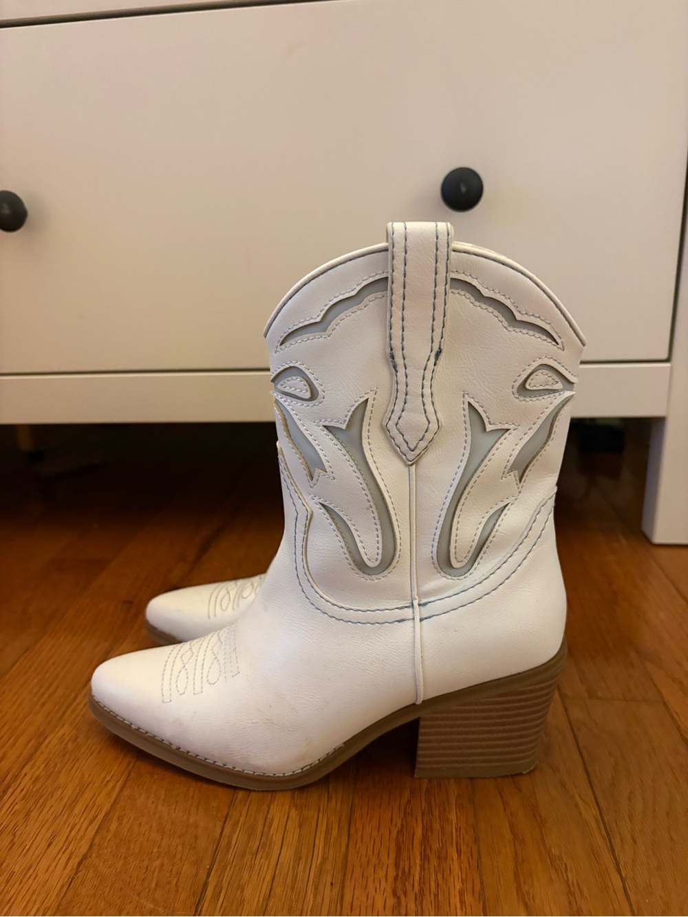 Women’s short cowboy boots